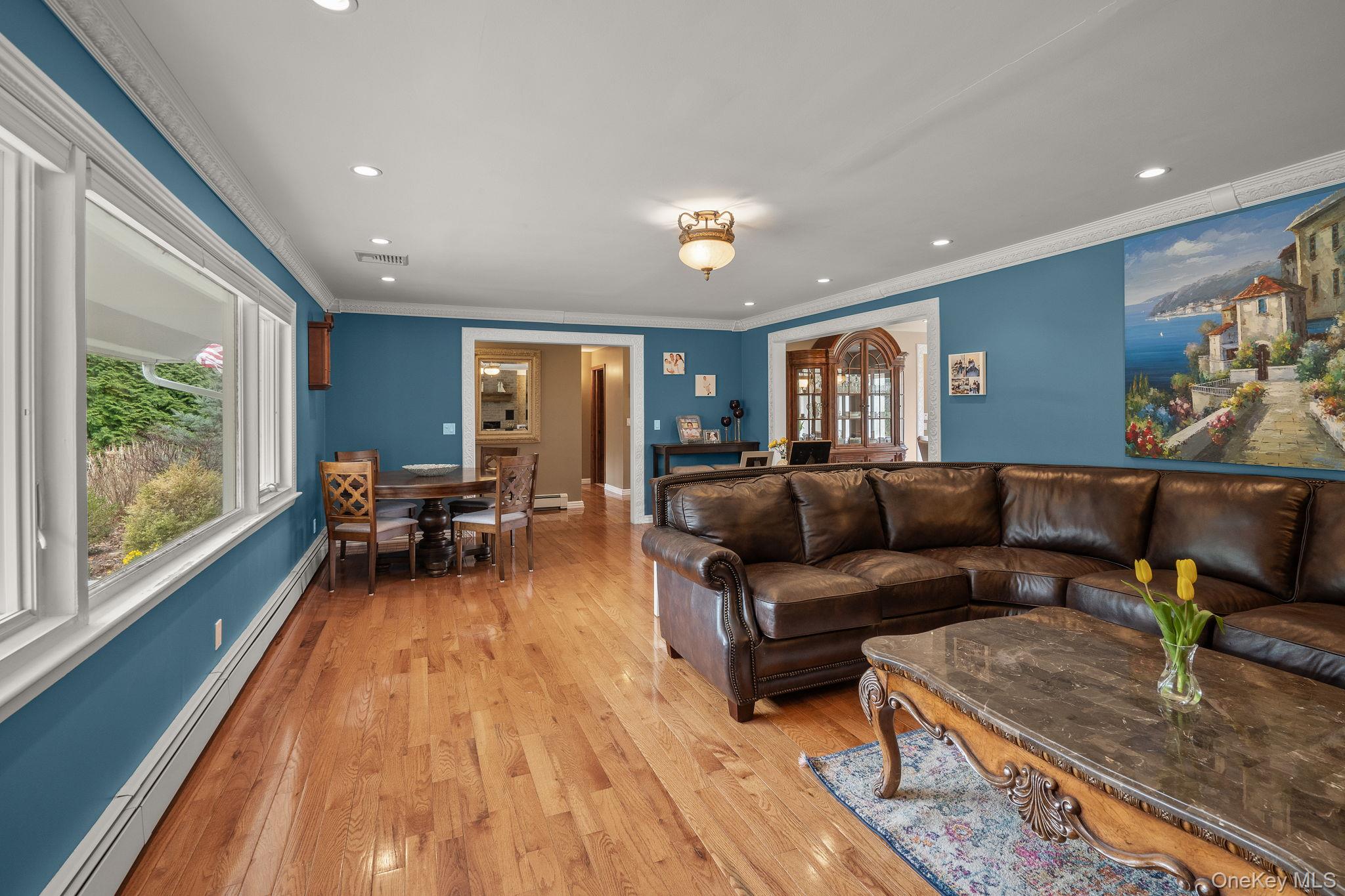431 Woodbury Road Cold Spring Harbor, NY 11724 - Photo 6 of 24