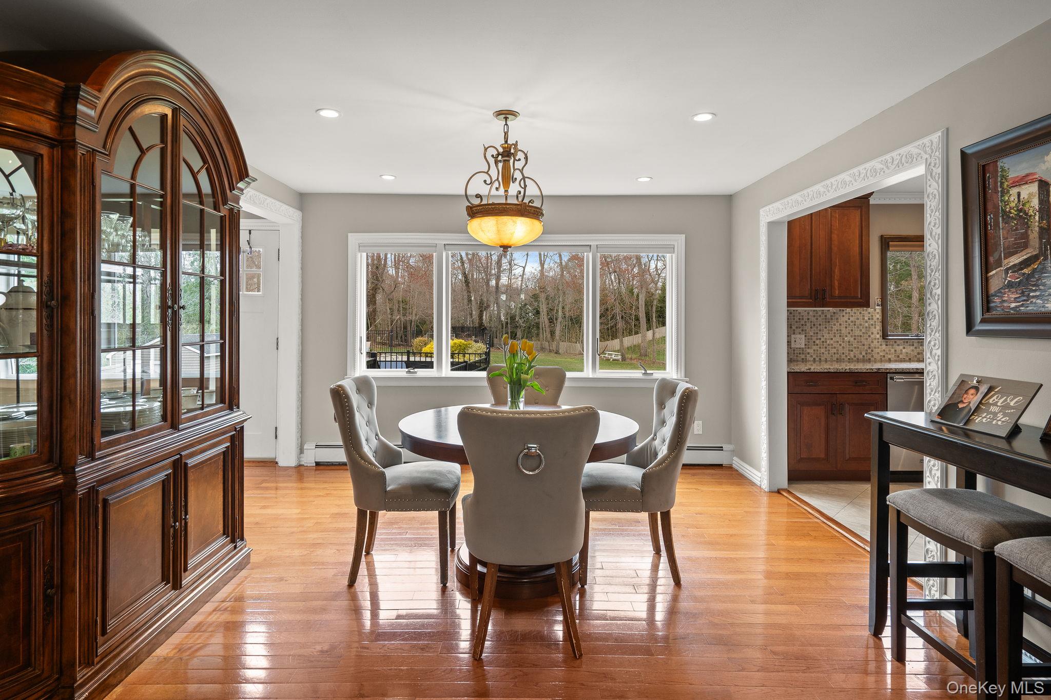 431 Woodbury Road Cold Spring Harbor, NY 11724 - Photo 8 of 24