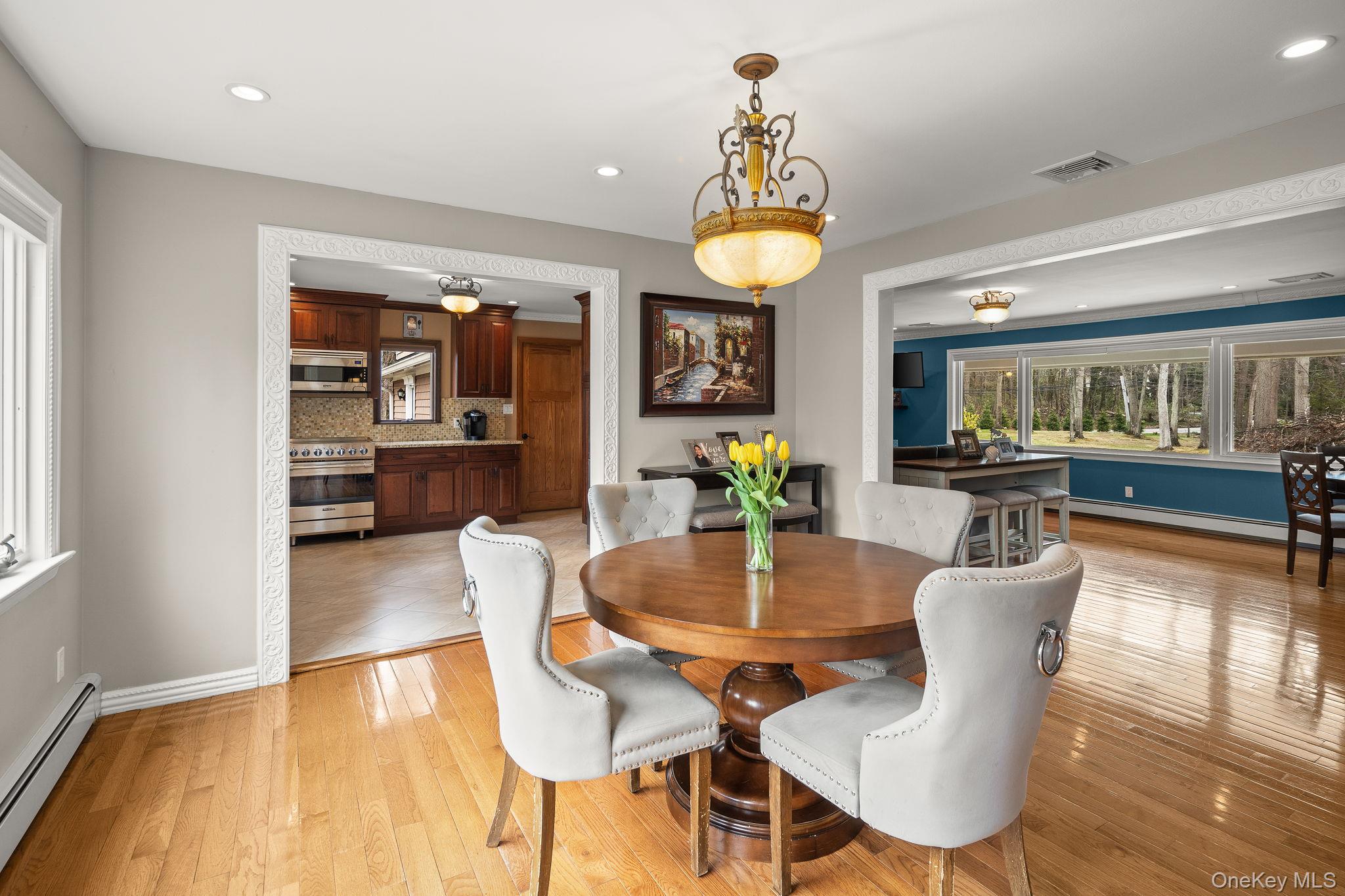 431 Woodbury Road Cold Spring Harbor, NY 11724 - Photo 9 of 26