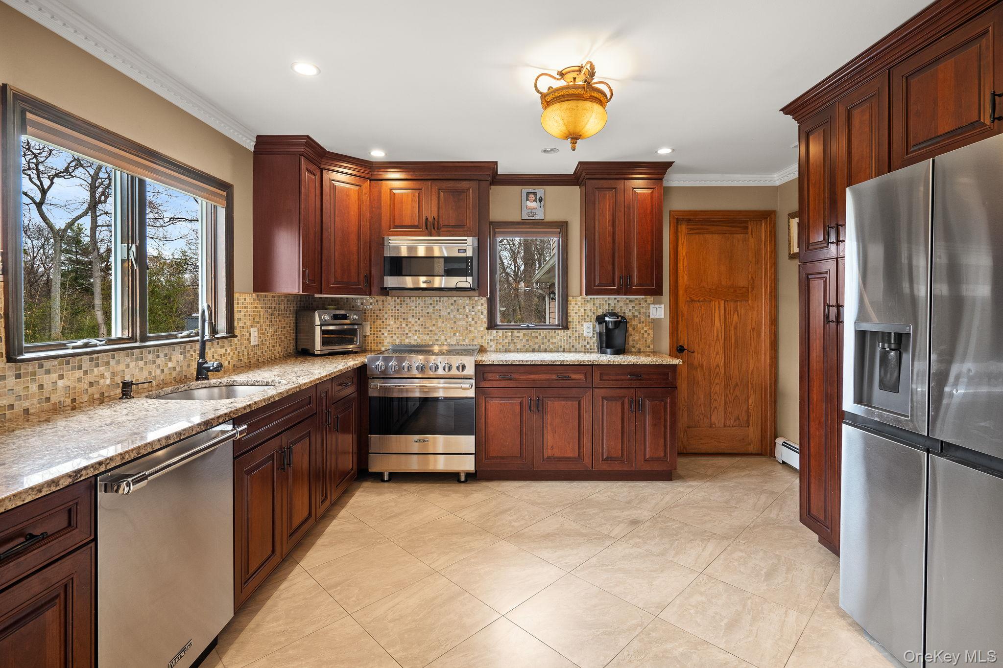 431 Woodbury Road Cold Spring Harbor, NY 11724 - Photo 9 of 24