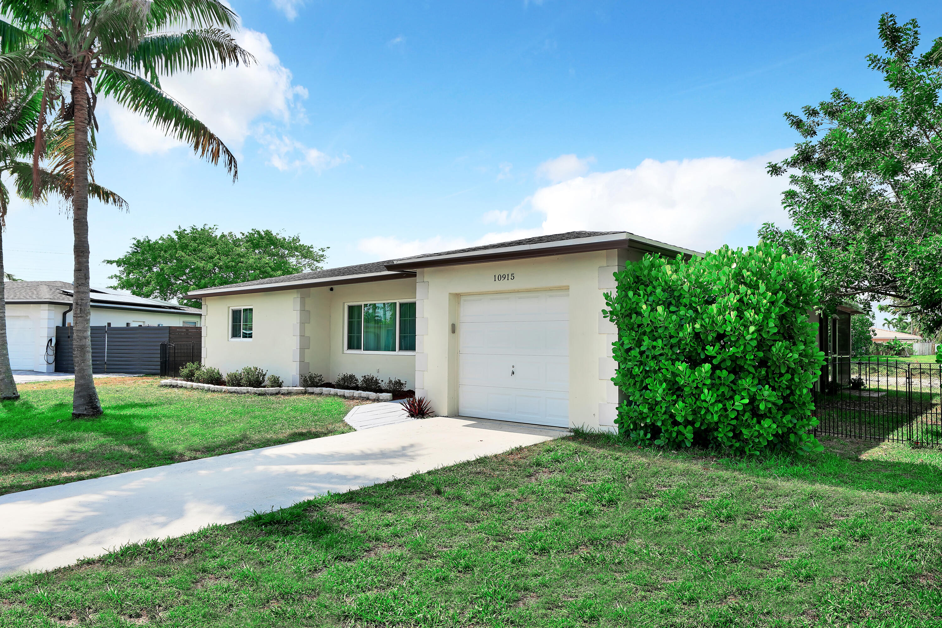 10915 Eureka Street Boca Raton, FL 33428 - Photo 32 of 38 14 Driveway