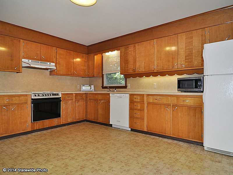 24 Appletown Road Smithfield, RI 02828 - Photo 3 of 25 Kitchen.