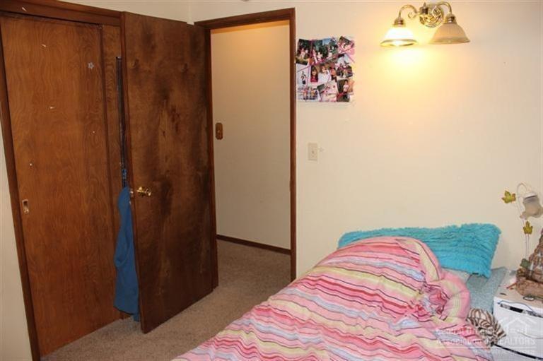 20284 Murphy Road Bend, OR 97702 - Photo 13 of 22 One of three bedrooms, this particular r