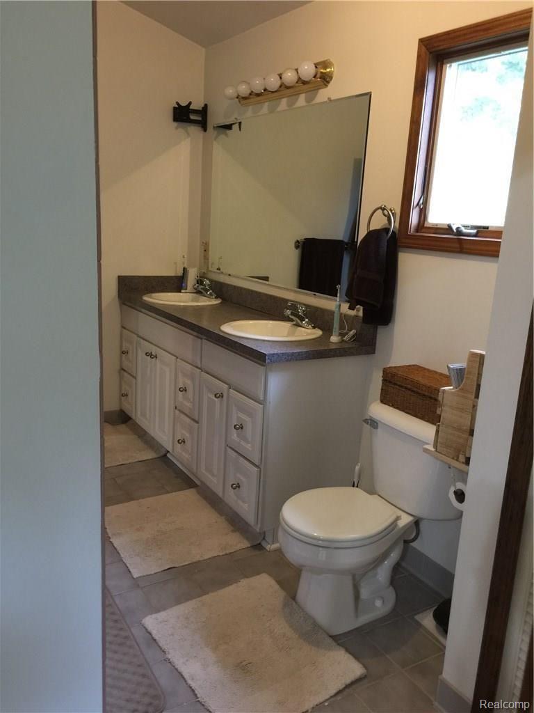 38495 South Huron Road New Boston, MI 48164 - Photo 24 of 27 Full Bath.JPG
