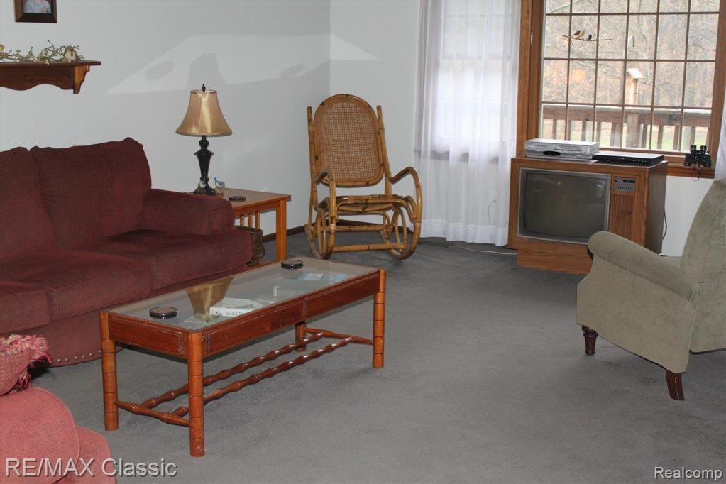 20500 Spears Road Pinckney, MI 48169 - Photo 4 of 13 Living Room w/Impressive Firepla