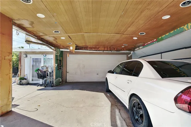 a view of a storage & utility room