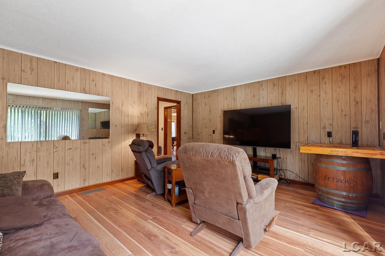 3909 Deerfield Road Adrian, MI 49221 - Photo 15 of 39 50087346-14.JPG