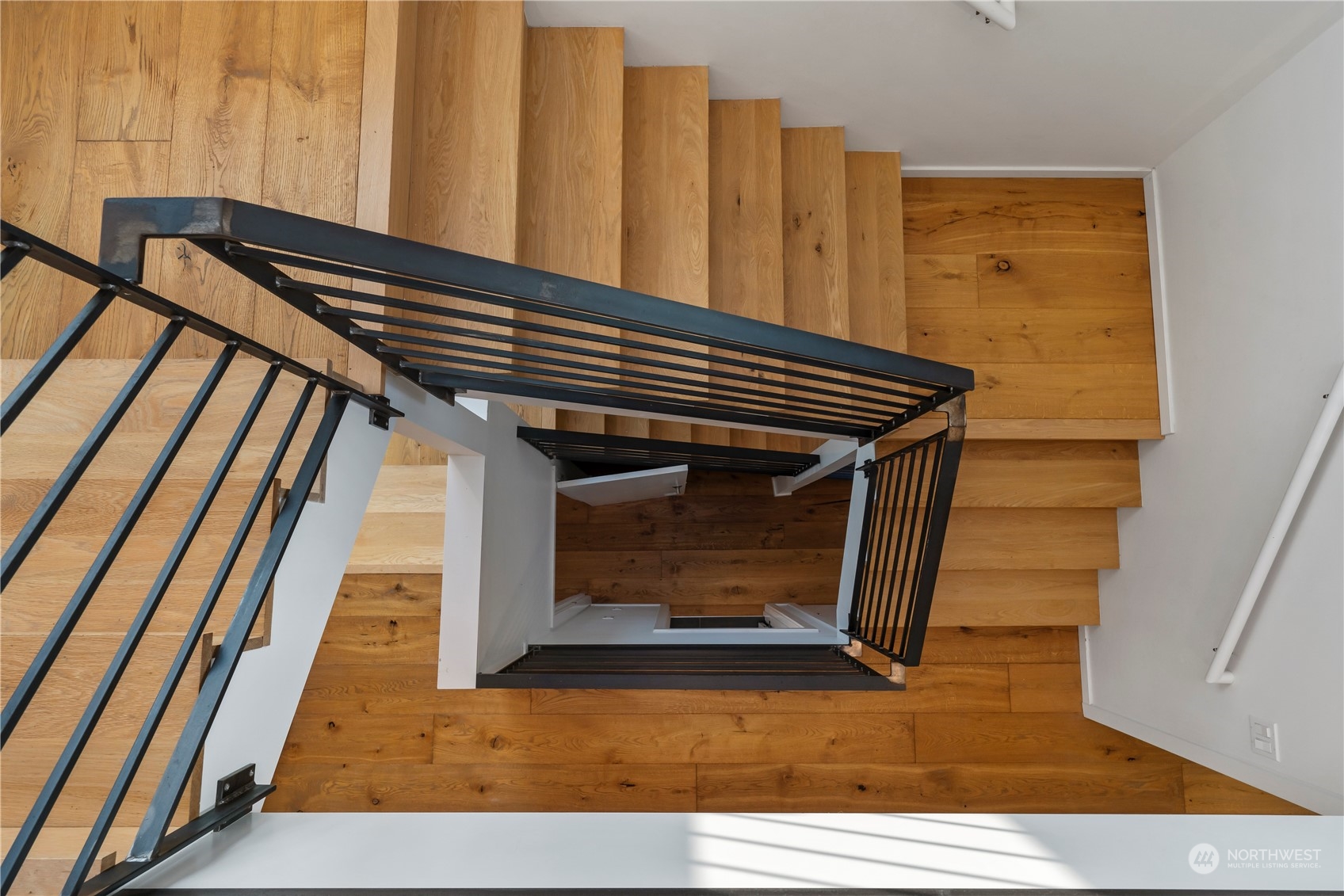 1122 23rd Avenue South, Unit C Seattle, WA 98144 - Photo 13 of 27 a view of entryway