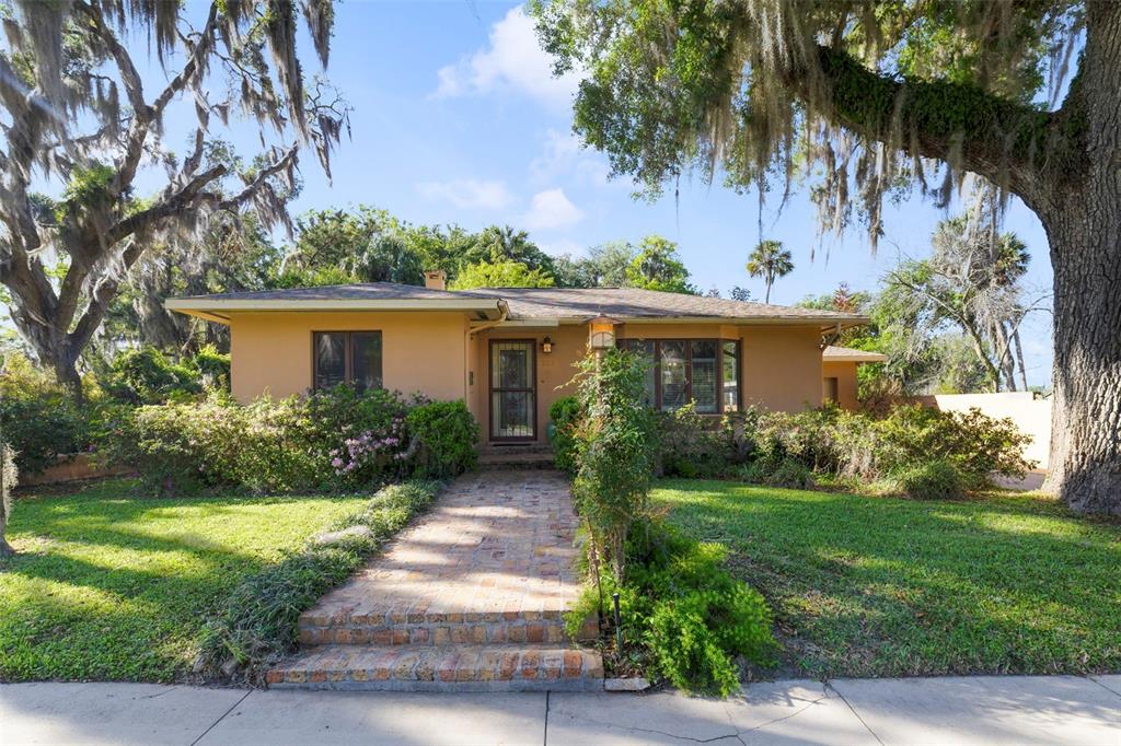 809 Wilson Avenue Leesburg, FL 34748 - Photo 1 of 20