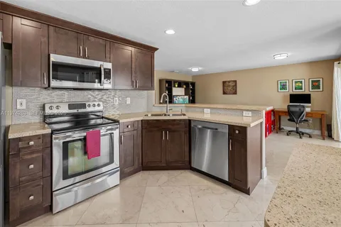 $935,000 | 4650 Northwest 109th Court, Doral, FL 33178