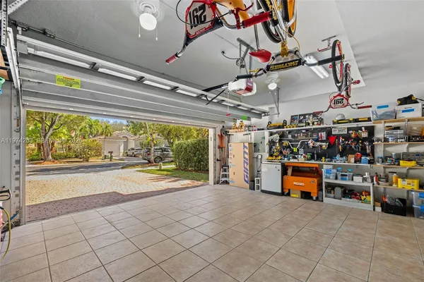 $935,000 | 4650 Northwest 109th Court, Doral, FL 33178
