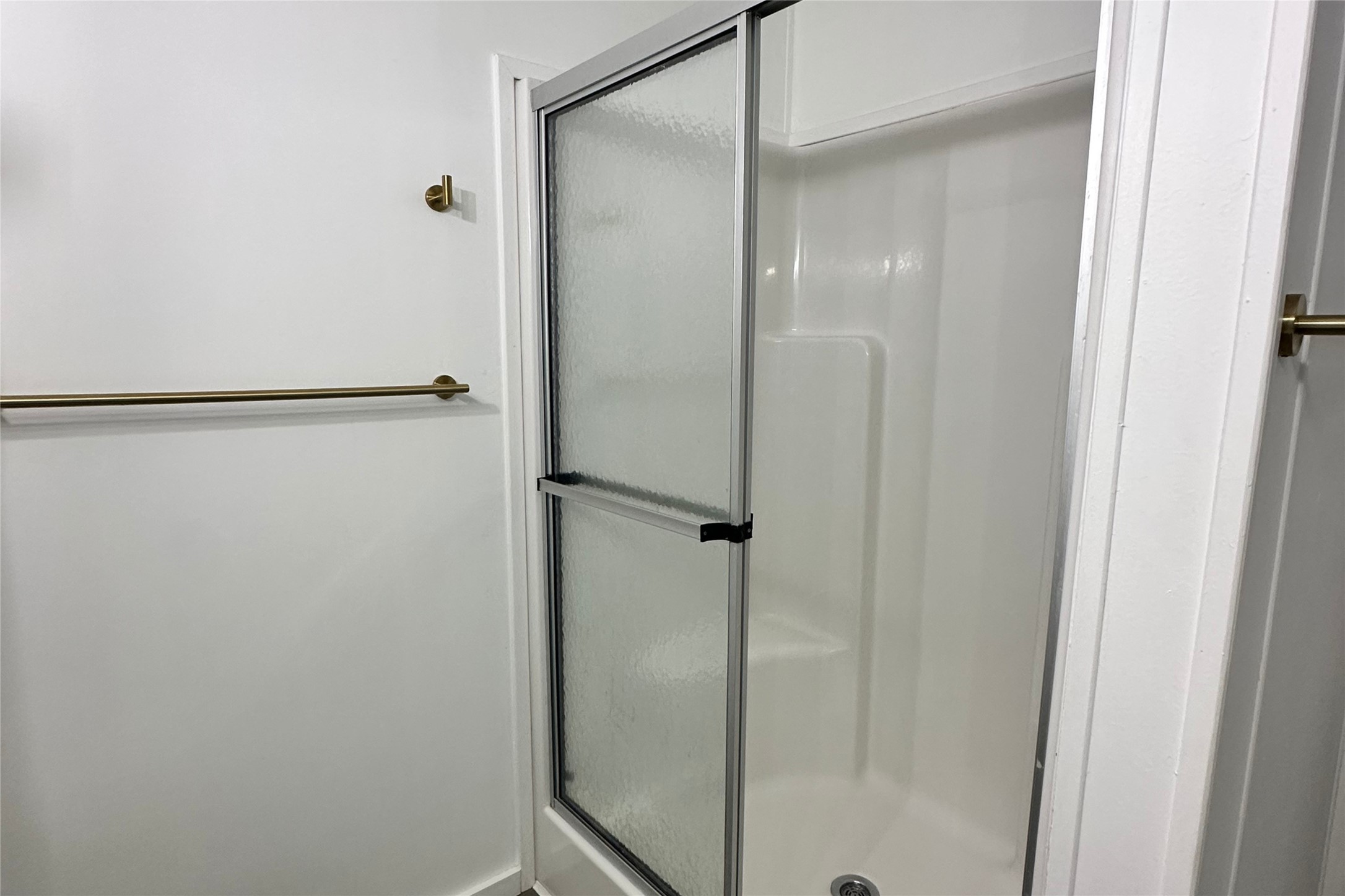 1601 East Slaughter Lane, Unit 464 Austin, TX 78747 - Photo 15 of 26 Bathroom featuring a shower stall