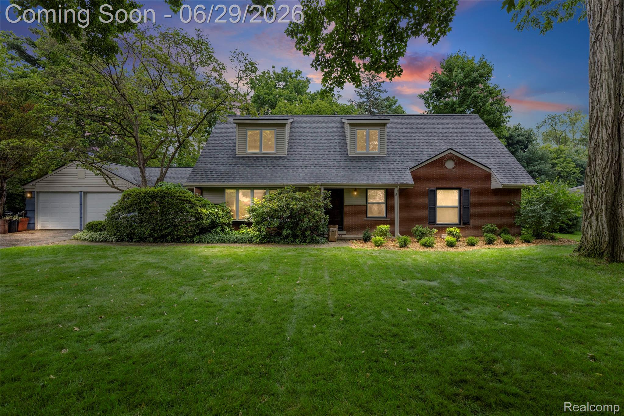 6085 Worlington Road Bloomfield Hills, MI 48301 - Photo 3 of 75 Brick and siding exterior with a dark shingle roof