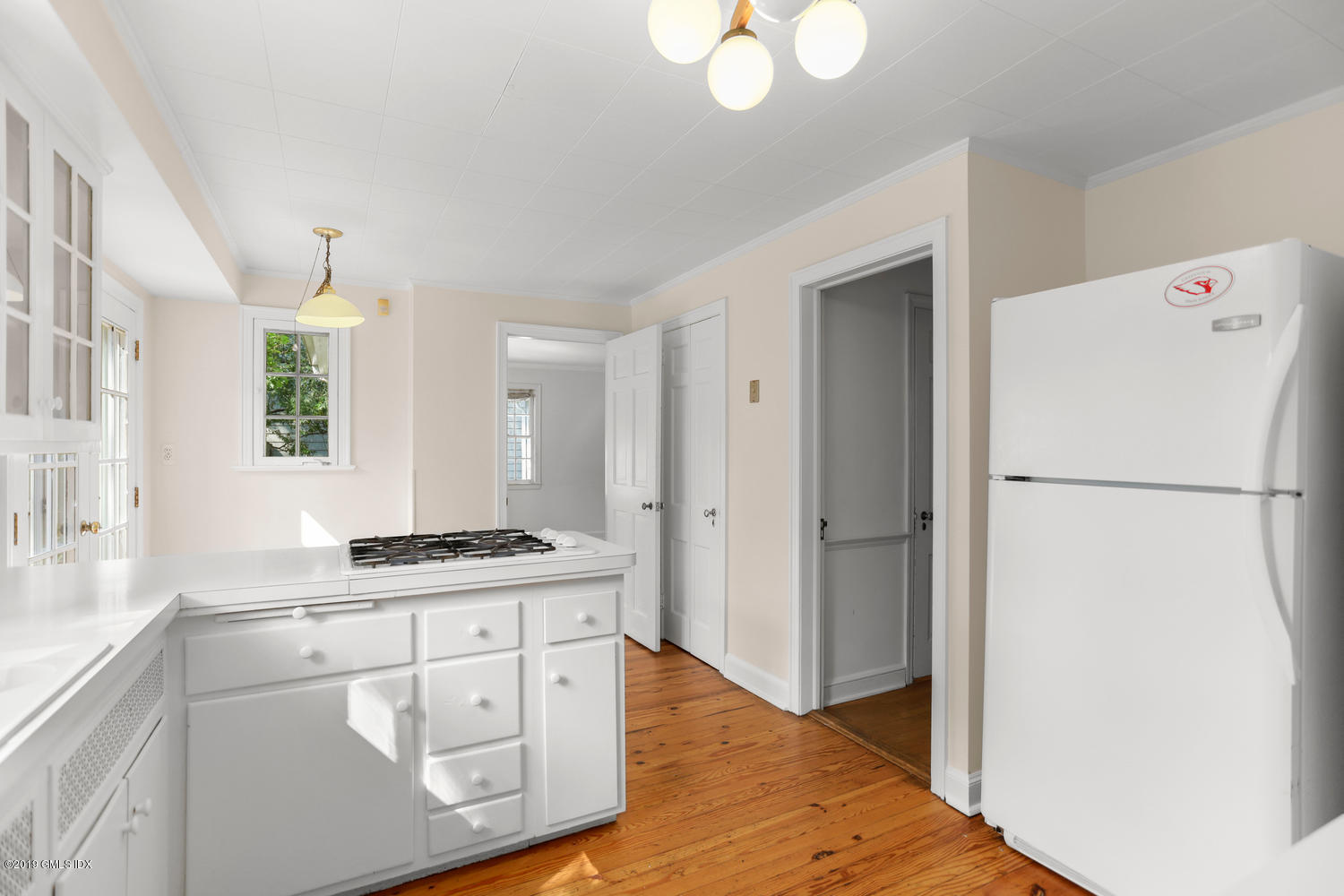 56 Summit Road Riverside, CT 06878 - Photo 9 of 24 a kitchen with a refrigerator a sink and dishwasher with wooden floor