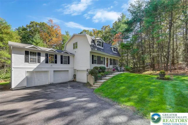 $459,999 | 205 Winding Way, Saylorsburg, PA 18353