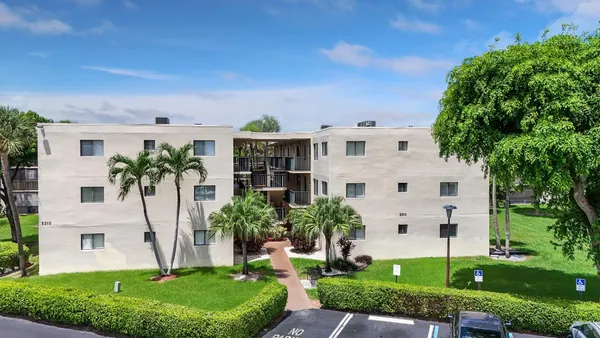 $185,000 | 5310 Las Verdes Circle, Unit 118, Delray Beach, FL 33484