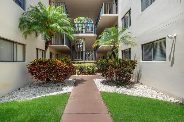 $185,000 | 5310 Las Verdes Circle, Unit 118, Delray Beach, FL 33484