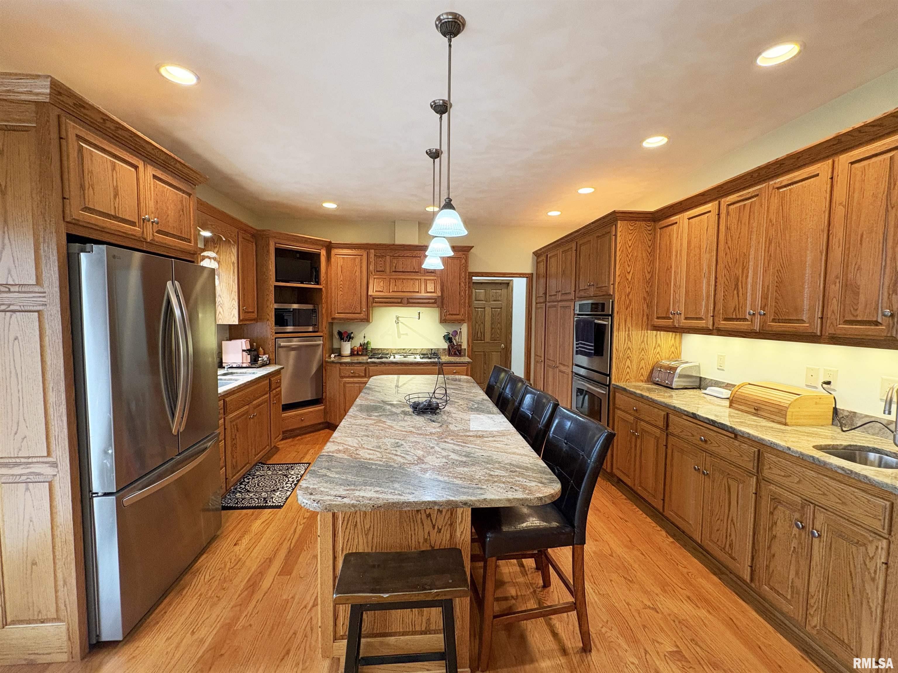 1714 Oak Ridge Washington, IL 61571 - Photo 14 of 60