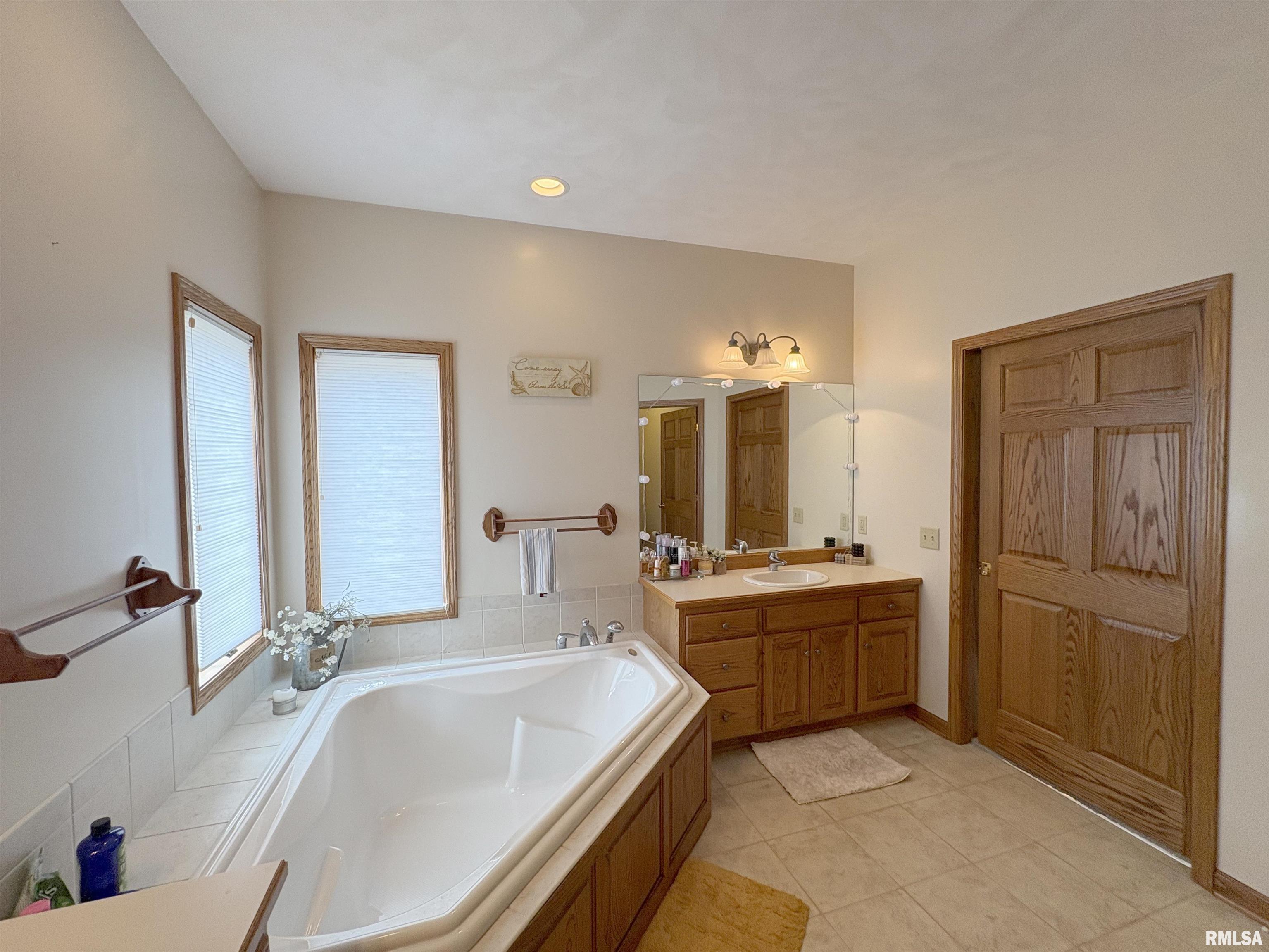 1714 Oak Ridge Washington, IL 61571 - Photo 28 of 60