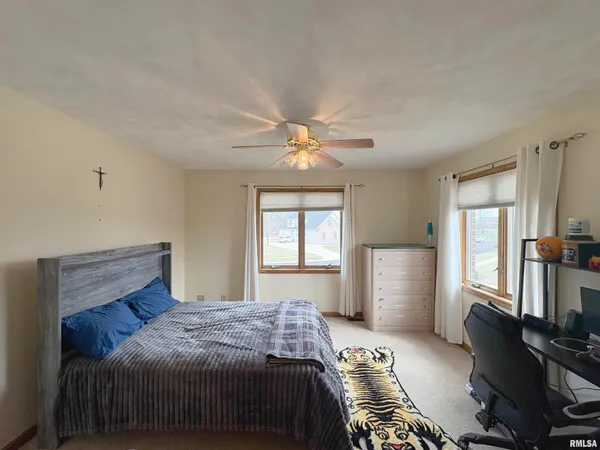 $549,900 | 1714 Oak Ridge, Washington, IL 61571
