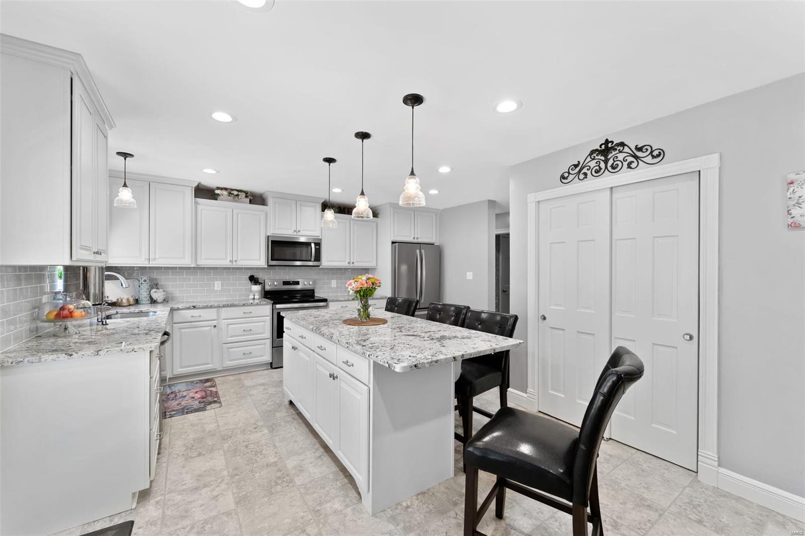 6908 Stony Ridge Road St. Louis, MO 63129 - Photo 11 of 35 Gallery Image 11