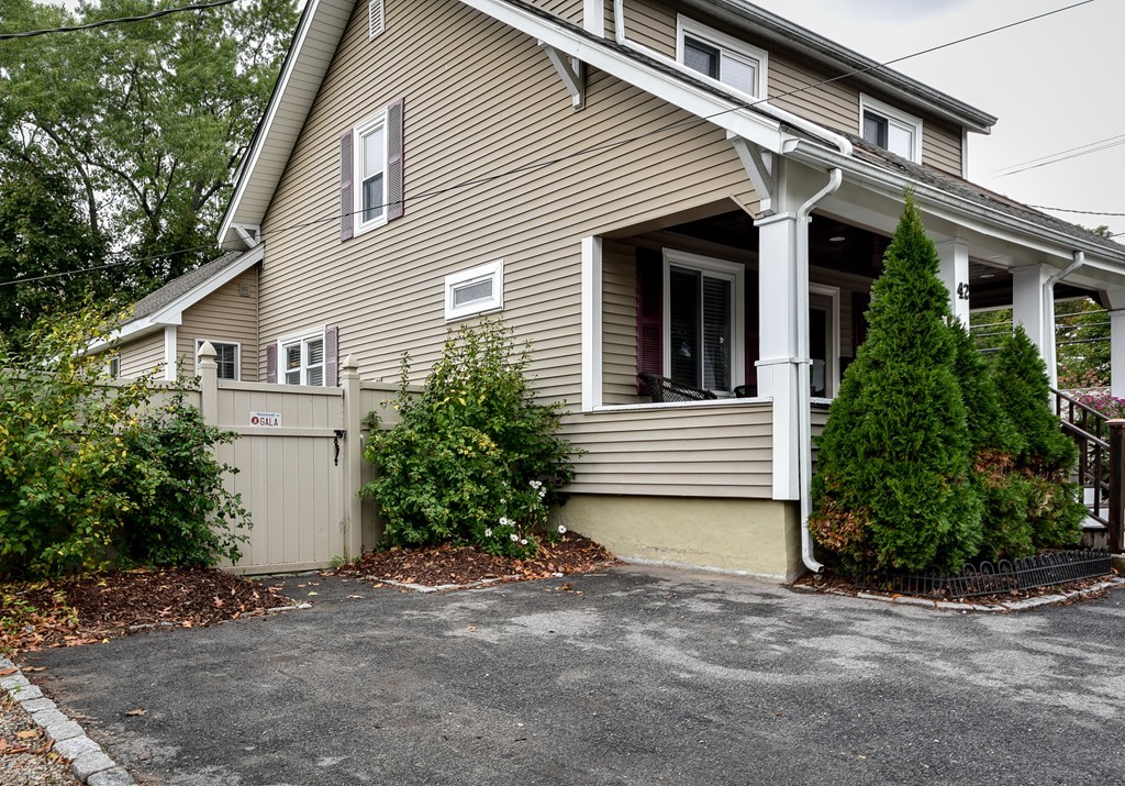42 Wellesley Road Natick, MA 01760 - Photo 2 of 20