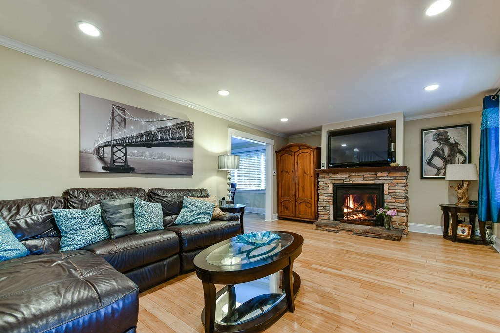 42 Wellesley Road Natick, MA 01760 - Photo 4 of 20