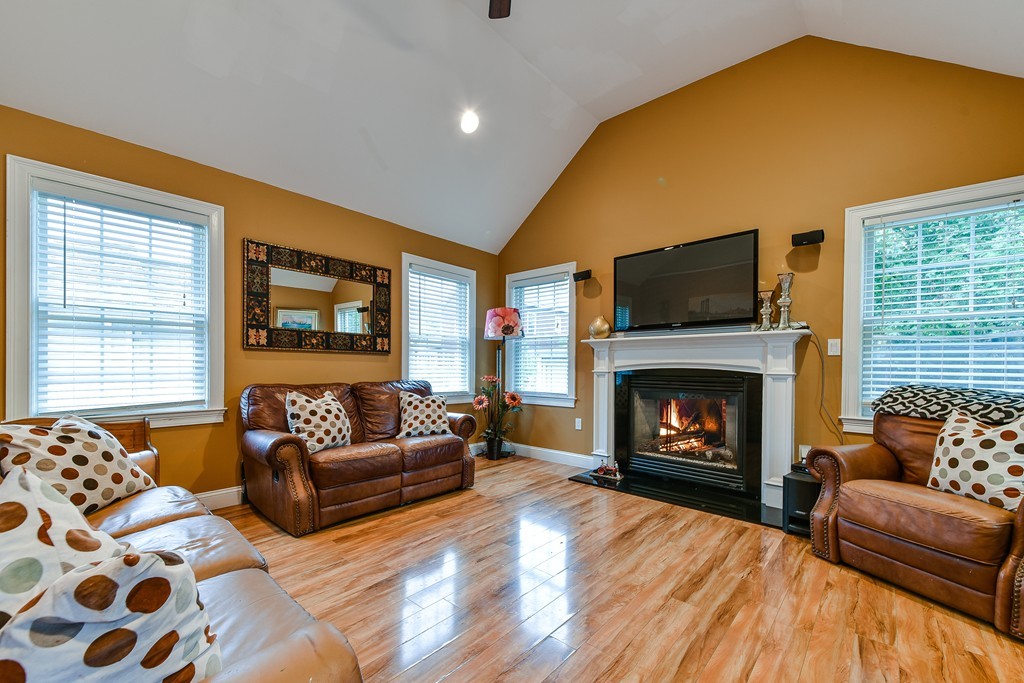 42 Wellesley Road Natick, MA 01760 - Photo 10 of 20