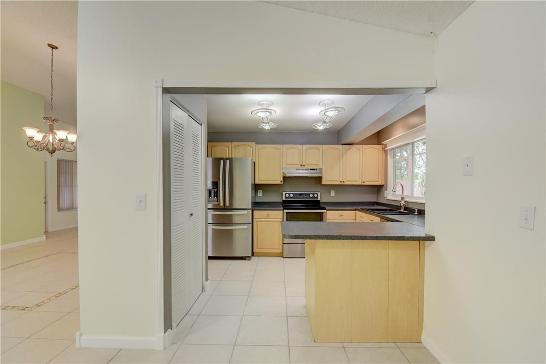 9369 Gettysburg Road Boca Raton, FL 33434 - Photo 8 of 27 Photo 8
