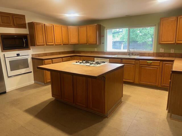 3984 Roesner Avenue Redding, CA 96002 - Photo 3 of 14 IMG_4169