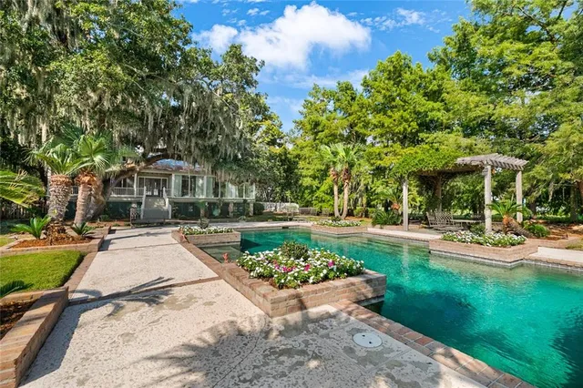 $2,150,000 | 228 Esquinance Street, Mandeville, LA 70448