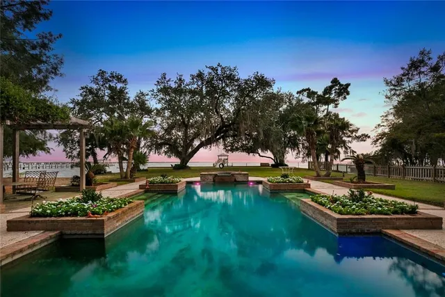 $2,150,000 | 228 Esquinance Street, Mandeville, LA 70448