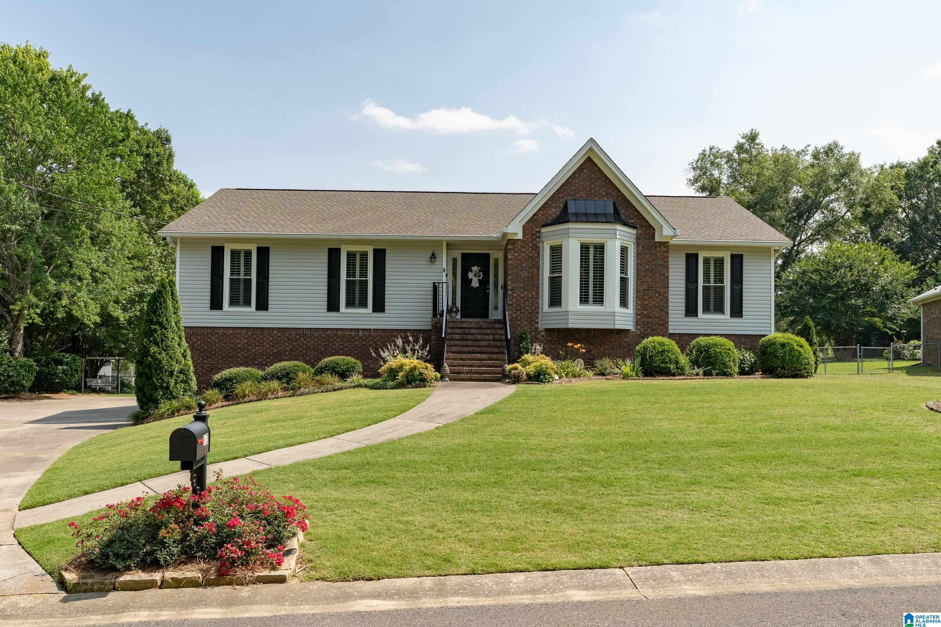 853 Ridgecrest Drive Gardendale, AL 35071 - Photo 2 of 34
