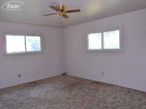8484 East Carpenter Road Davison, MI 48423 - Photo 12 of 20 20360611-11.JPG