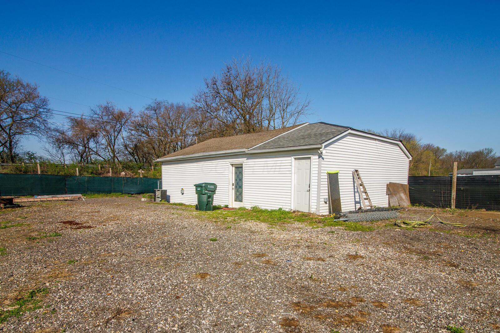 3551 Groveport East Road Columbus, OH 43207 - Photo 5 of 26 3555 Groveport-38a