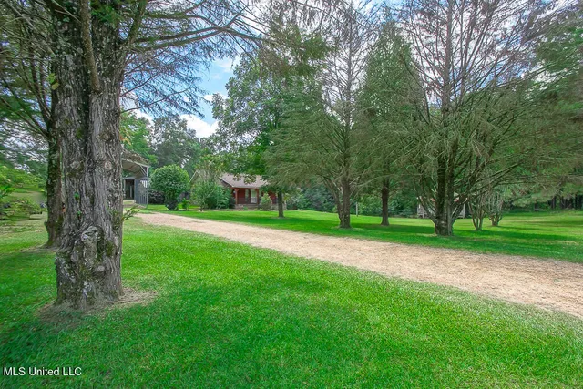 $339,900 | 1560 Bens Trail Northeast, Brookhaven, MS 39601