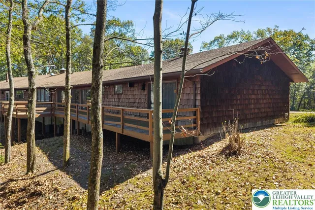 a view of entrance door of the house