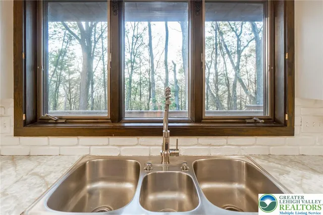 $495,000 | 322 Manor Lane East, Lehighton, PA 18235