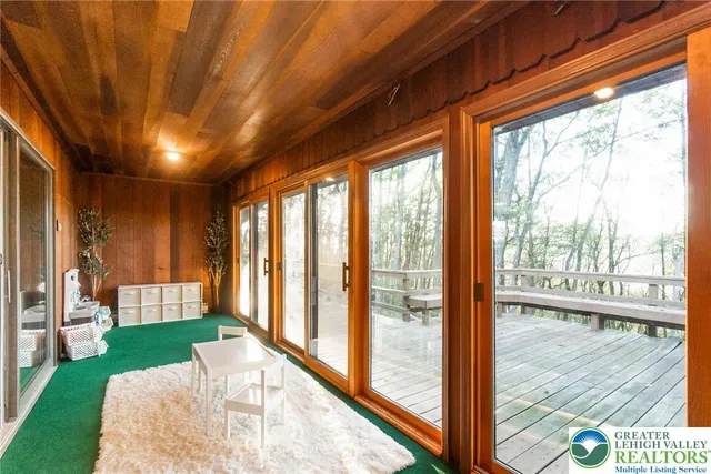 $495,000 | 322 Manor Lane East, Lehighton, PA 18235