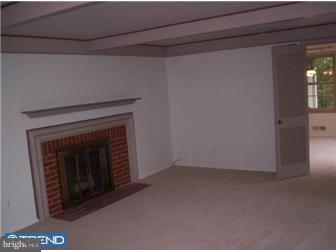 121 Antietam Road Cherry Hill, NJ 08034 - Photo 4 of 12 Living Room