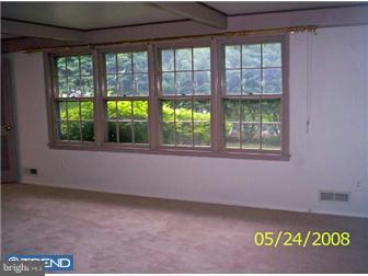 121 Antietam Road Cherry Hill, NJ 08034 - Photo 10 of 12 Living Room