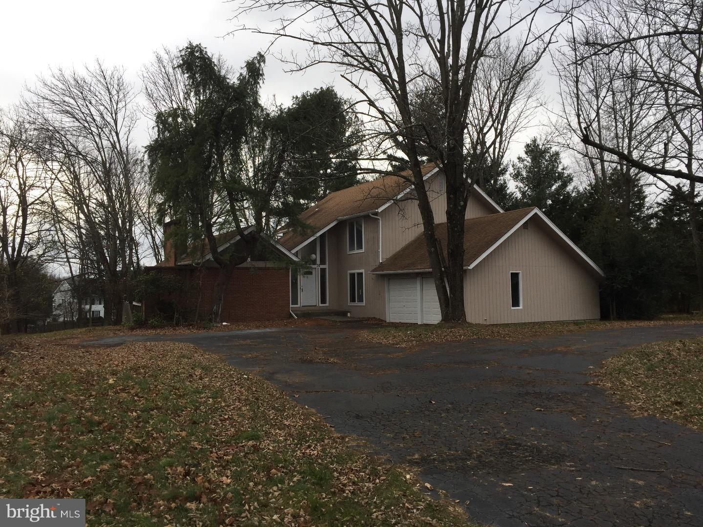 31 Brandon Road Pennington, NJ 08534 - Photo 2 of 17