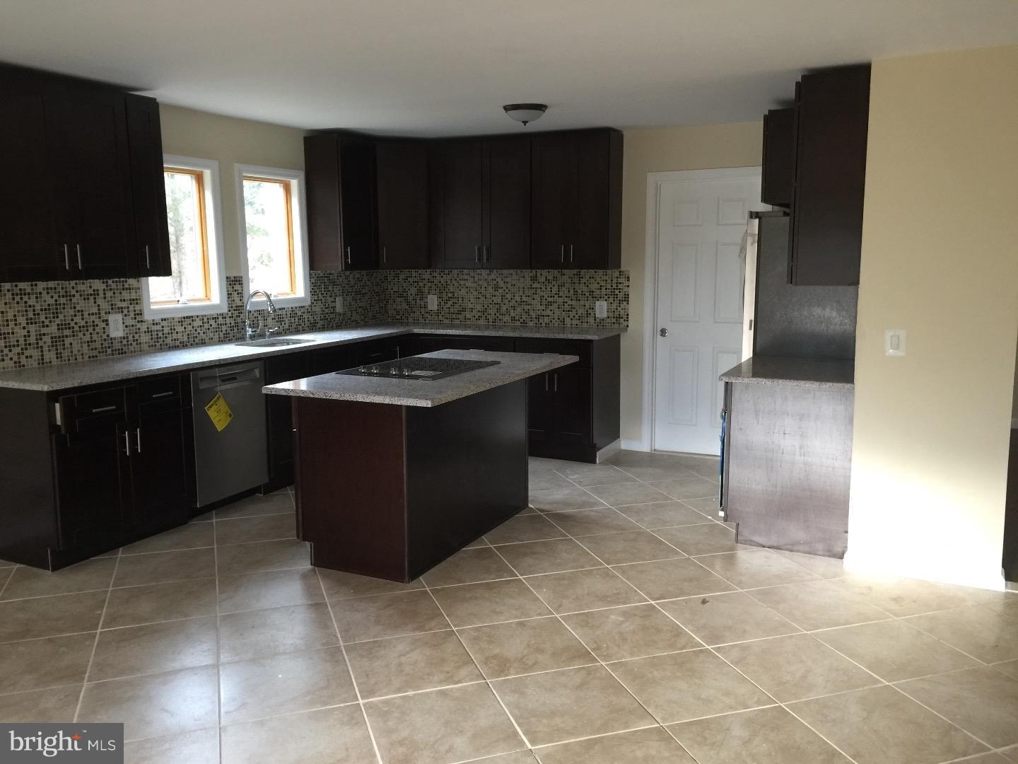 31 Brandon Road Pennington, NJ 08534 - Photo 3 of 17