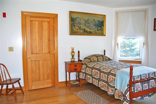 59 Maple Street Northampton, MA 01062 - Photo 22 of 23 Gallery Image 22