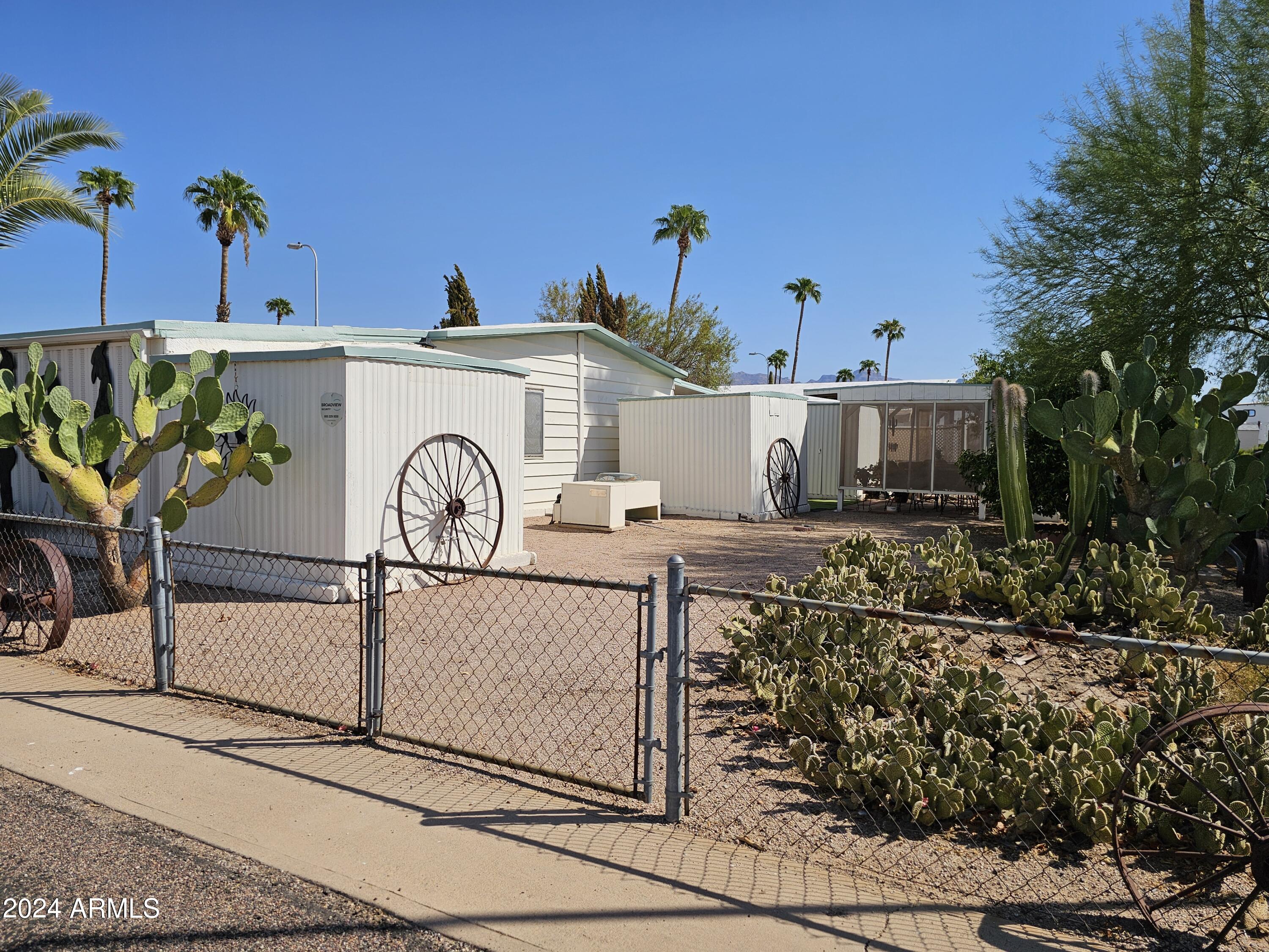 3405 South Tomahawk Road, Unit 106 Apache Junction, AZ 85119 - Photo 4 of 20 back yard
