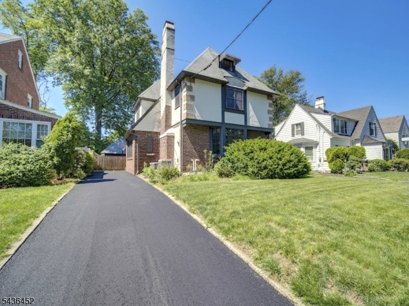 1136 Coolidge Road Elizabeth, NJ 07208 - Photo 2 of 24