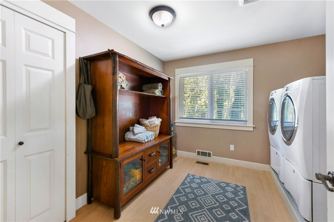 664 West Brokaw Road Camano Island, WA 98282 - Photo 14 of 38 Gallery Image 14