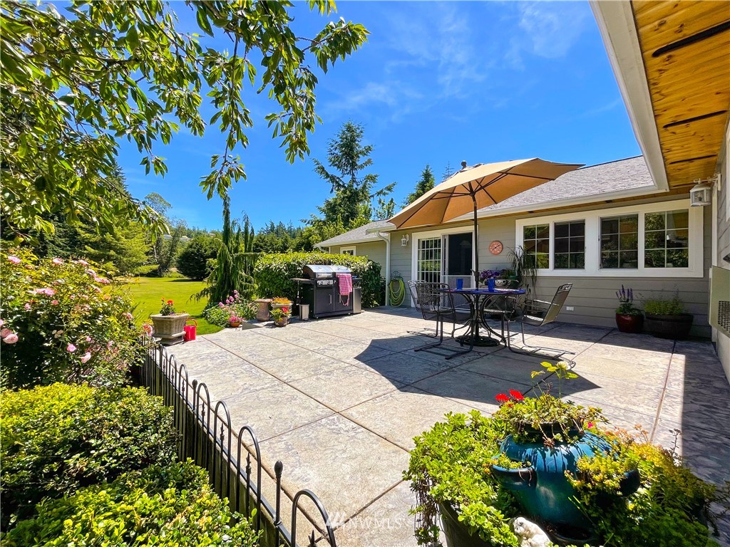 664 West Brokaw Road Camano Island, WA 98282 - Photo 27 of 38 Gallery Image 27