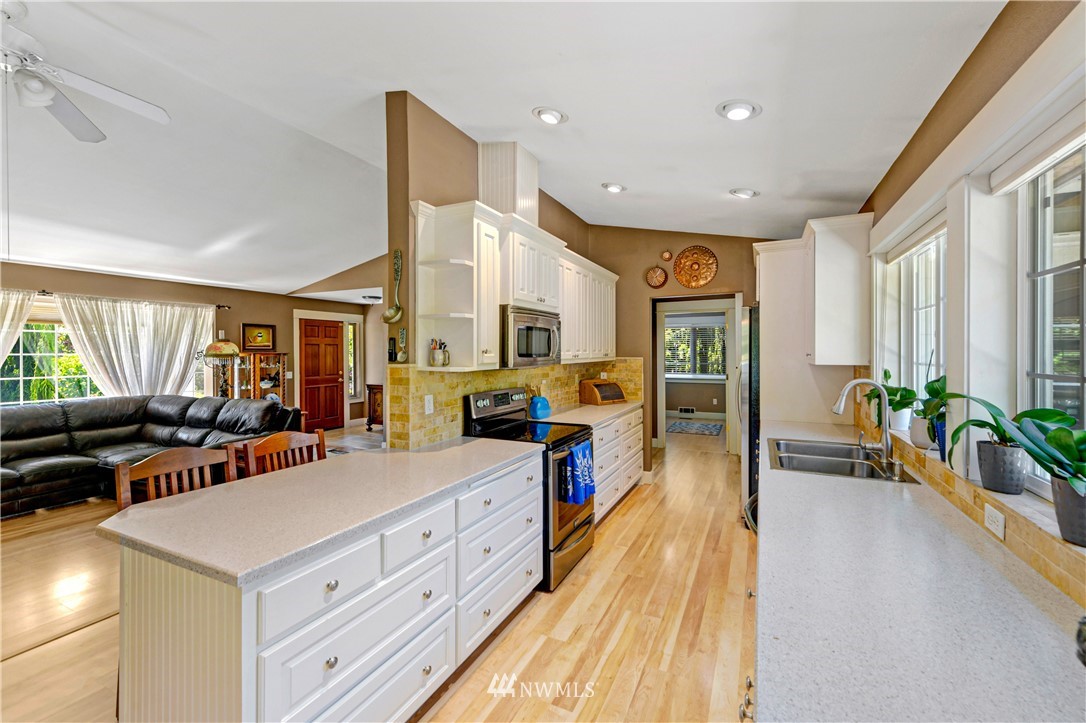 664 West Brokaw Road Camano Island, WA 98282 - Photo 9 of 38 Gallery Image 9