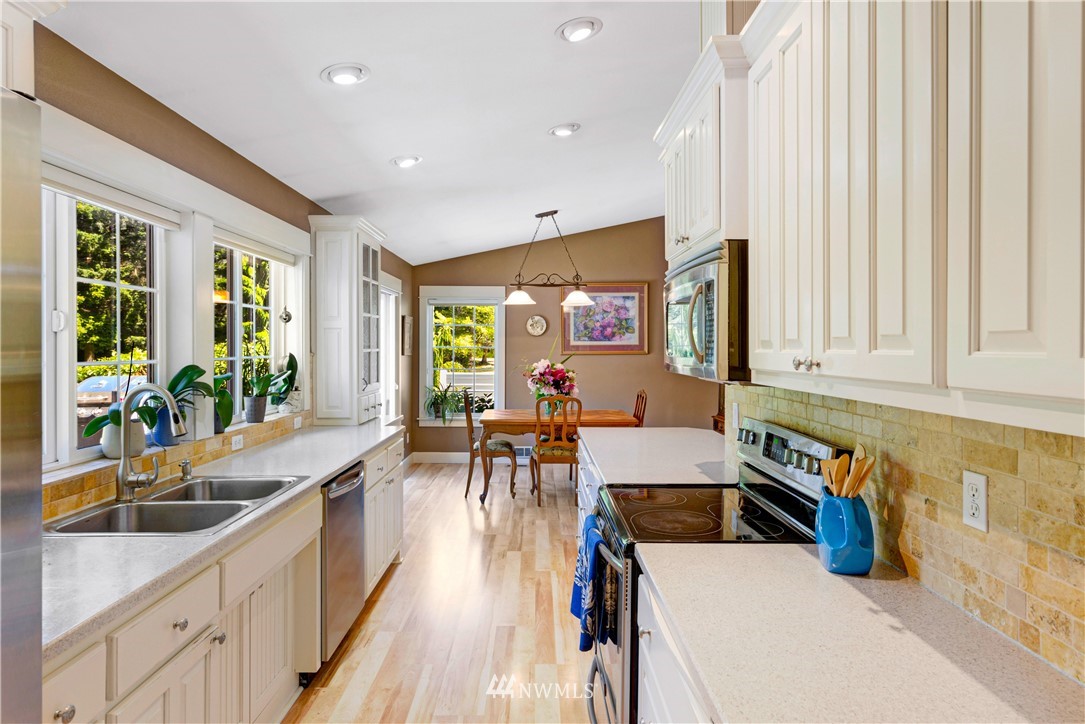 664 West Brokaw Road Camano Island, WA 98282 - Photo 10 of 38 Gallery Image 10